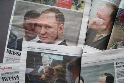 Ett kollage av veckans tidningssidor, som alla visar bilder på Anders Behring Breivik i rätten.